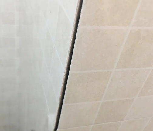 卫滨瓷砖空鼓维修公司分享阳台瓷砖脱落的修复过程可以分为以下几个步骤