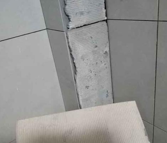 卫滨瓷砖空鼓维修公司分享下厨房瓷砖脱落的补救措施。